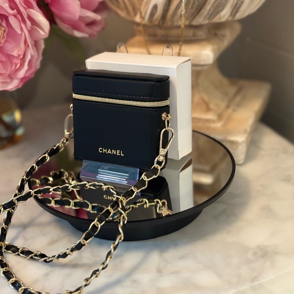 NIB Black mini casa Crossbody Bag with Gold Chain - Picture 5 of 9